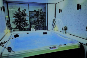 Luxury 9ine Super Beautiful Jacuzzi Apartment